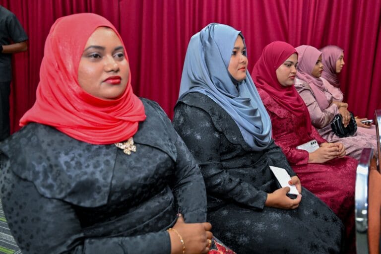 ހުރަވީ ދުވަހުގެ ރަސްމީ ޖަލްސާގައި ރައީސުލްޖުމްހޫރިއްޔާގެ ނައިބު ބައިވެރިވެވަޑައިގެންނެވުން. ފޮޓޯ: ރައީސް އޮފީސް