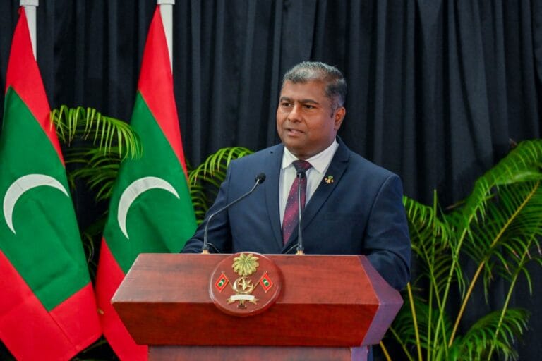 ހުރަވީ ދުވަހުގެ ރަސްމީ ޖަލްސާގައި ރައީސުލްޖުމްހޫރިއްޔާގެ ނައިބު ބައިވެރިވެވަޑައިގެންނެވުން. ފޮޓޯ: ރައީސް އޮފީސް