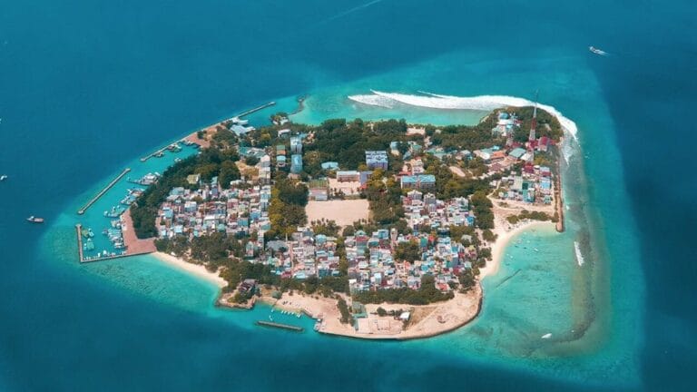 ވިލިމާލޭގައި މިއަދު މޫދަށް އެރުނު މީހަކު ކަނޑުގައި އޮޔާދަނިކޮށް ސަލާމަތްކޮށްފި