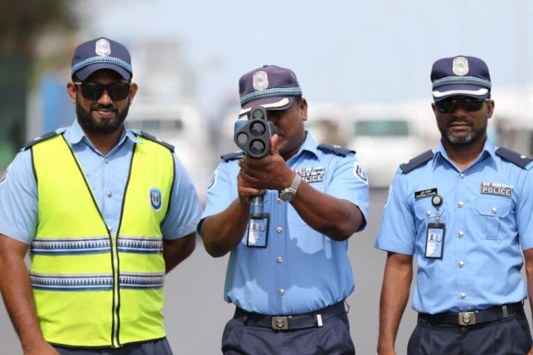 ސައިކަލެއް ވަގަށް ނެގި ބަޔަކު ފުލުހުން އަތުލައިގެންފައިވަނީ ވަންވޭއާ އިދިކޮޅަށް ދުއްވަނިކޮށް