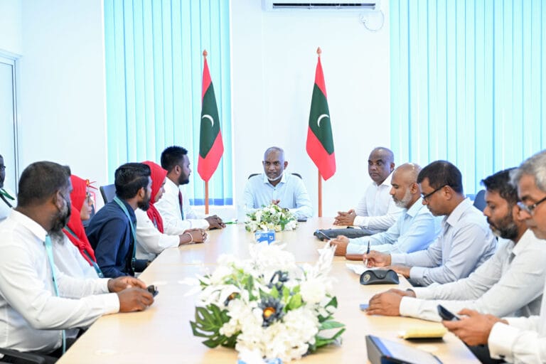 ރައީސް މުޢިއްޒު މާރަންދޫ ކައުންސިލާއި ބައްދަލު ކުރައްވައިފި
