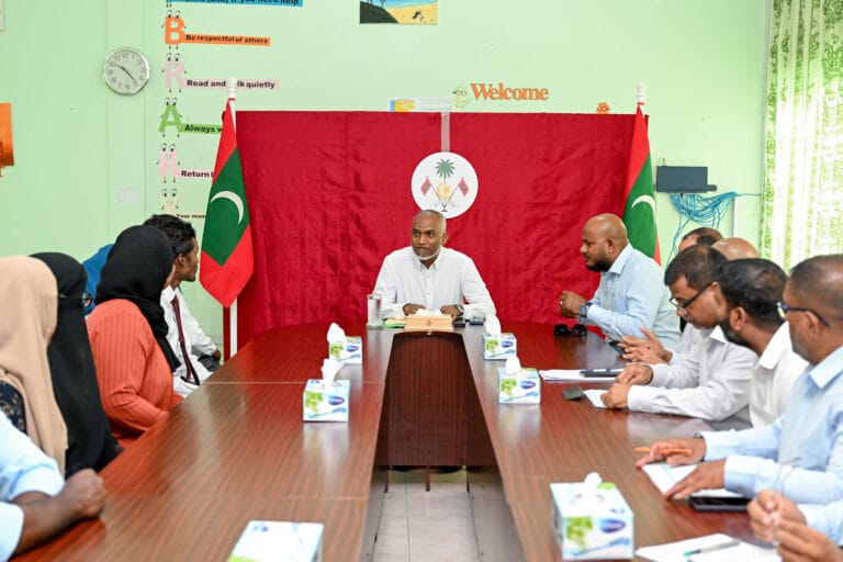 ރައީސް މުޢިއްޒު މުރައިދޫ ކައުންސިލާއި ބައްދަލު ކުރައްވައިފި