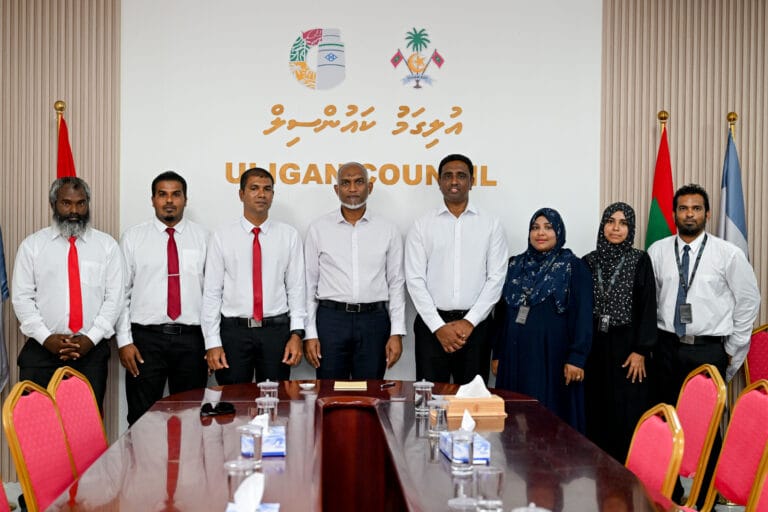 ރައީސް މުޢިއްޒު އުލިގަމު ކައުންސިލާއި ބައްދަލުކުރައްވައިފި