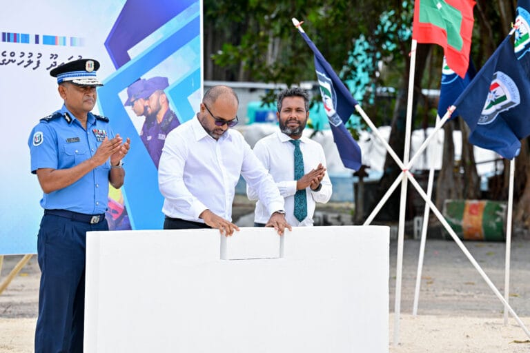 މުރައިދޫގައި އަލަށް ޤާއިމްކުރާ ފުލުހުންގެ މަރުކަޒުގެ ބިންގާ އަޅައިފި