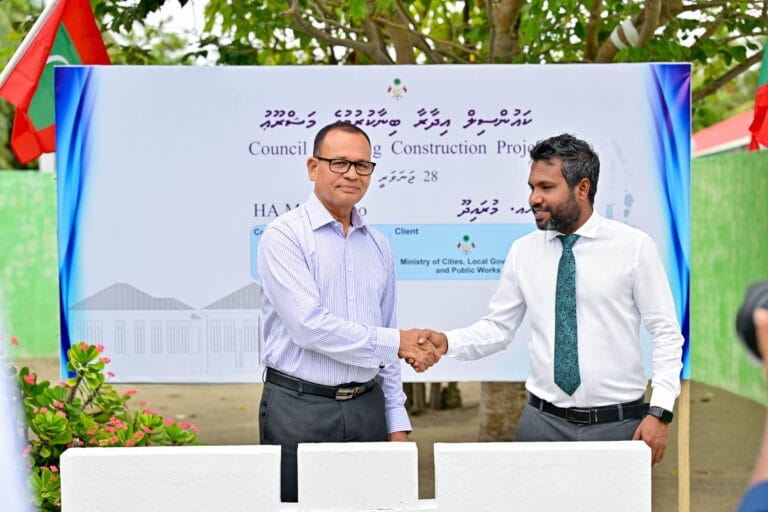 މުރައިދޫގައި އަލަށް އިމާރާތް ކުރާ ކައުންސިލް އިދާރާގެ ބިންގާ އަޅައިފި