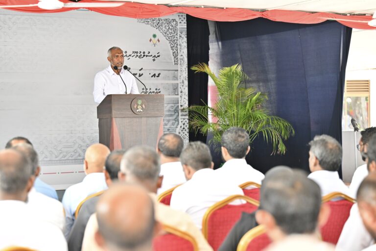 ރައީސް މުޙައްމަދު މުޢިއްޒުގެ ސިޔާސަތާ އެއްގޮތްވާ ގޮތުގެ މަތިން ކައުންސިލްތަކަށް ފަޅުރަށްތައް ދޫކުރުނީ