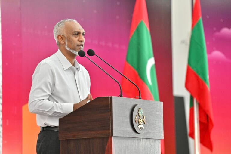 ރާއްޖޭގެ ހުރިހާ ސަރަޙައްދެއްގައި ހުރި ހުރިހާ ކުލާސްރޫމަކީ އިޔާދަކުރަނިވި ހަކަތައިން ފިނިކުރެވޭ ތަންތަނަށް ހެދޭނެ: ރައީސް