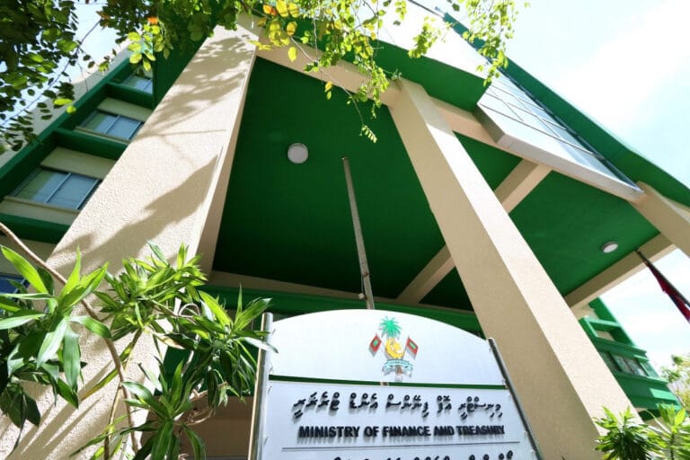 ކުންފުނިތަކުގެ އިސްވެރިންގެ މުސާރައާއި އިނާޔަތްތަކުގެ ޖުމްލަ އަދަދު 90,000 ރުފިޔާއަށްވުރެ އިތުރުނުވާނެ ގޮތަށް ހަމަޖައްސަވައިފި
