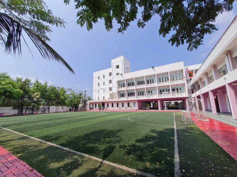 ހިރިޔާ ސްކޫލުގެ ފުޓްސަލް މެޗަކަށްފަހު ބެލެނިވެރިއަކު ކުއްލިގޮތަކަށް ނިޔާވެއްޖެ