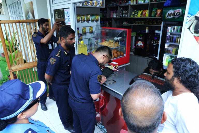 ގަވާއިދާއި ހިލާފަށް ވިޔަފާރި ކުރަމުންދިޔަ 13 ބިދޭސީން އިމިގްރޭޝަނުގެ ބެލުމުގެ ދަށަށް ގެންގޮސްފި