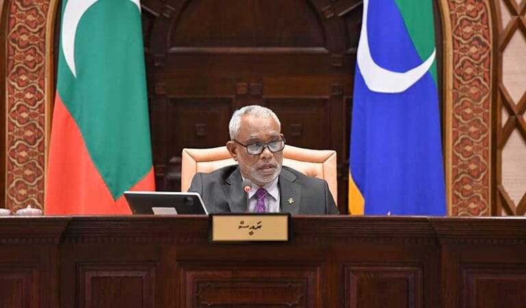 ރައްޔިތުންގެ މަޖިލީހުގެ ރައީސް އިންޑިޔާއަށް ކުރެއްވި ދަތުރުފުޅު ނިންމަވާލައްވައި ރާއްޖެ ވަޑައިގެންފި