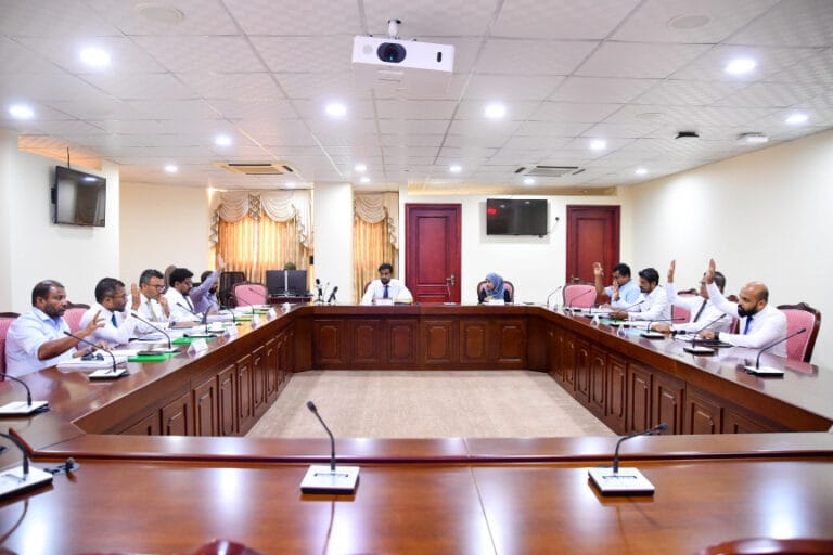 ސުޕްރީމް ކޯޓުގެ ފަނޑިޔާރުންގެ އަދަދު މަދުކުރަން ކޮމިޓީން ފާސްކޮށްފި