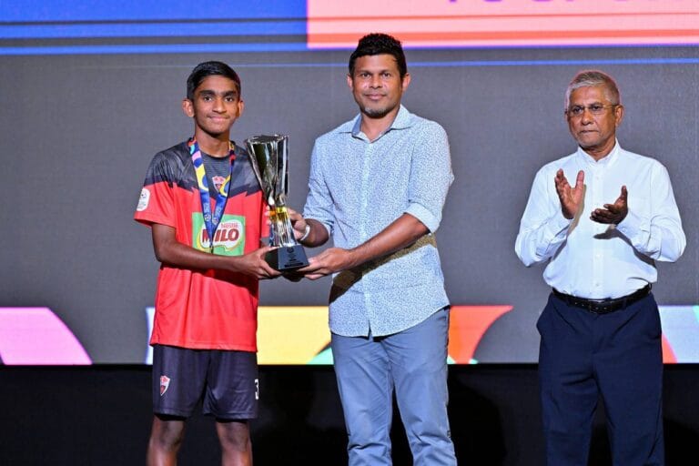 ރައީސުލްޖުމްހޫރިއްޔާގެ ނައިބު، “ދިވެހި ޔޫތު ލީގު” މުބާރާތުގެ އެވޯޑް ދިނުމުގެ ރަސްމިއްޔާތު ޝަރަފުވެރިކޮށްދެއްވައިފި