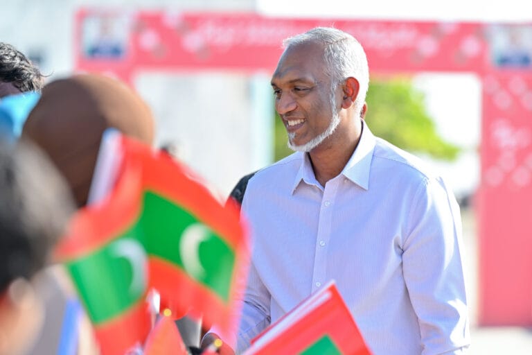 ރައީސްގެ ޚާއްސަ ޝުކުރު އިމިގްރޭޝަންގެ 75 އަހަރުގެ ހުރިހާ ޚިދުމަތްތެރިންނަށް