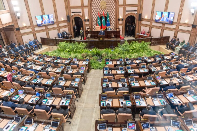ބައިނަލްއަޤުވާމީ 3 ޖަމިއްޔާއަކަށް މަންދޫބުން ކަނޑައަޅަން މަޖިލީހަށް ހުށަހަޅުއްވައިފި