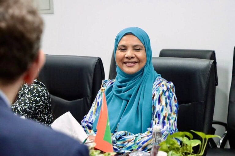 ޤައުމީ ޚިދުމަތުގައި އަންހެނުންގެ އަގުވަޒަންކުރާ ރެހެންދި އެވޯޑް އަށް ކުރިމަތިލުމުގެ ފުރުޞަތު ހުޅުވާލައިފި