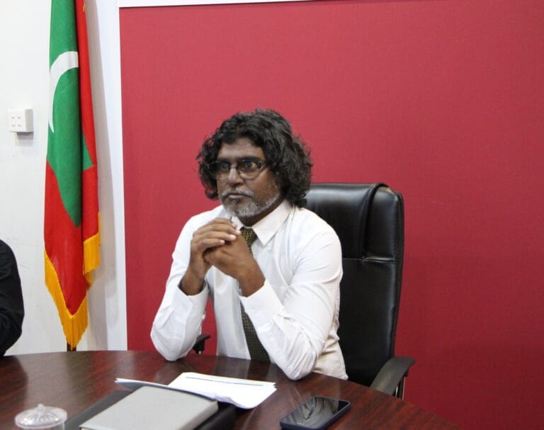 ބްރޯޑްކޮމްގެ މެންބަރުކަމުން ފަޒީން އިސްތިއުފާދެއްވައިފި