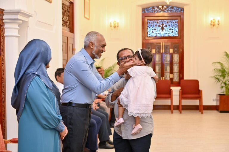 ރައީސުލްޖުމްހޫރިއްޔާގެ ދެކަނބަލުން ޢީދު ސަލާމް ކުރައްވައިފި