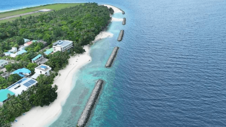ދެމަފިރިއެއްގެ ދެމެދުގައި ހިނގި ހަމަނުޖެހުމެއްގައި ފިރިހެނަކަށް ޒަހަމްތަކެއް