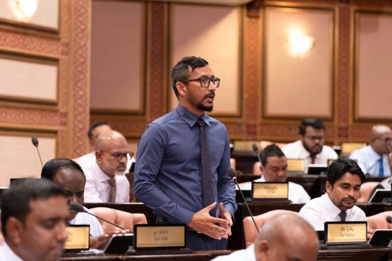 އަޒާން ކޮމިޓީތަކުން ވަކިކުރީ އާންމު އުސޫލުން: ފަލާހު