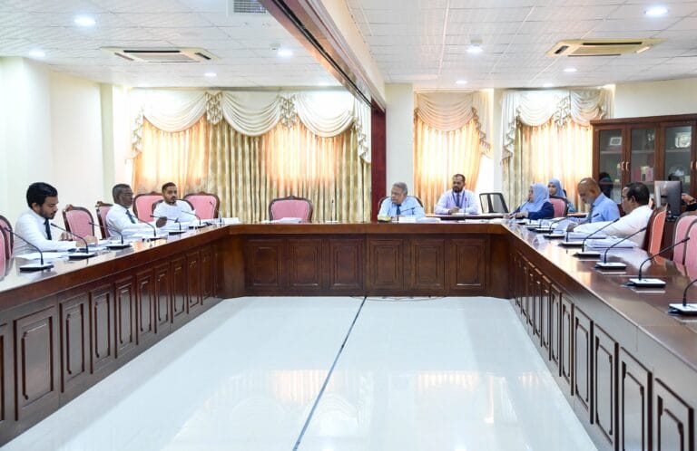ވެންޓިލޭޓަރު މައްސަލައިގައި ހިމެނޭ މީހުންގެ މައްޗަށް ދައުވާކޮށްދިނުމަށް އެދި ޕީޖީއަށް ހުށަހަޅަން ކޮމިޓީން ފާސްކޮށްފި