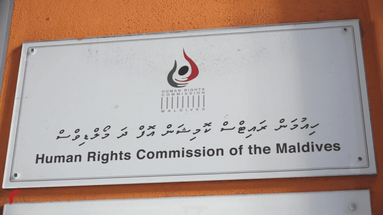 މުޒާހަރާގައި ކުޑަކުދީންގެ ކަރާމާތަށް އަރައިގަންނާތީ އެޗްއާރުސީއެމުން އެކަން ކުށްވެރި ކޮށްފި