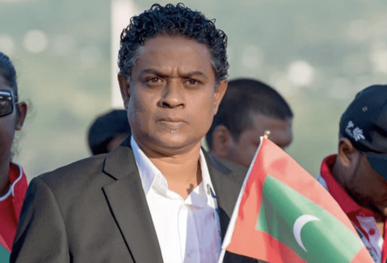 ފުޓުބޯޅަ ކޯޗު ސާންތި ނިޔާވެއްޖެ