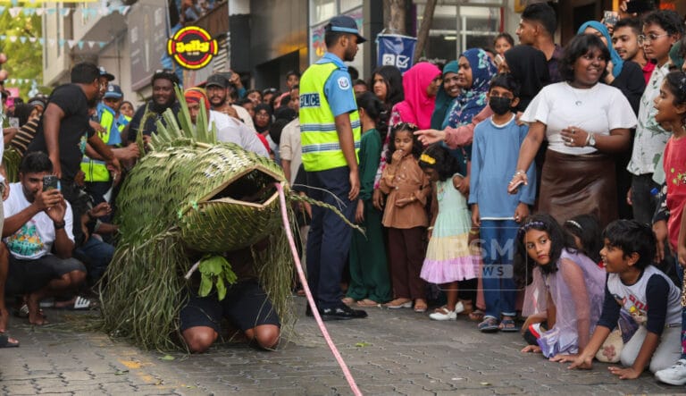 މިއަދު ހަވީރު ވެހިކަލް ދުއްވުން މަނާ، ރޭގަނޑު ވަންދެން ބަރު އުޅަނދު ނުދުއްވޭނެ