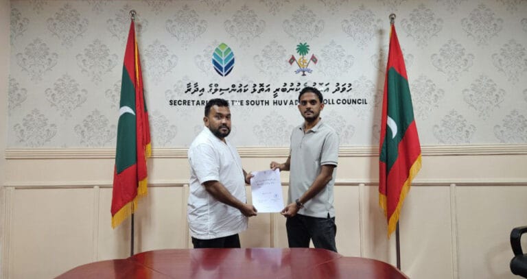 އައިޑީ ކާޑު ޕްރިންޓްކޮށްދިނުމުގެ ޚިދުމަތް ގދ އަތޮޅުގައި ފަށައިފި