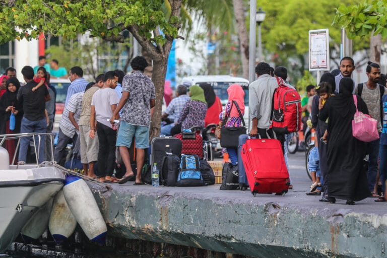 ހުޅުމާލެ ޓާމިނަލާއި ހެންވޭރު ޓާމިނަލް، ލޯންޗު ފެރީތަކަށް ހުޅުވާލަނީ
