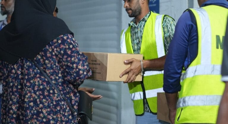 ލައްކައަކަށްވުރެ ގިނަ ގެއަށް ރޯދަ ހަދިޔާގެ ގޮތުގައި ސަރުކާރުން މަސްދަޅު ކޭސް ދީފި