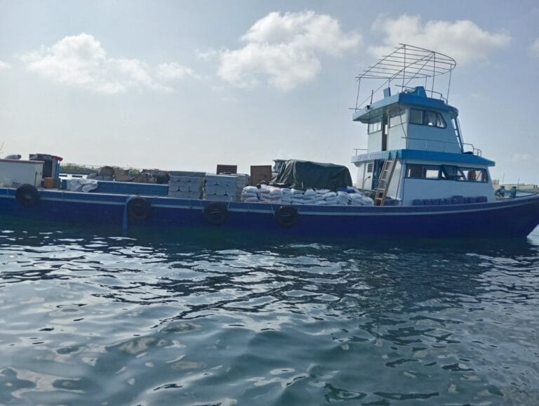 ފަސް މީހުންނާއެކު ދަތުރުކުރި ދޯންޏެއް ގެއްލިގެން ހޯދަނީ