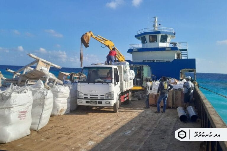ހުއްޓިފައި އޮތް ކުނބުރުދޫ ފުޓުބޯޅަ ދަނޑު ނިންމަނީ