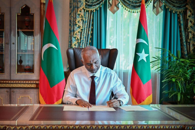އިސްރާއީލުގެ ޕާސްޕޯޓު މަނާކުރާ ބިލު ރައީސް ވަގުތުން ތަސްދީޤު ކުރައްވައިފި