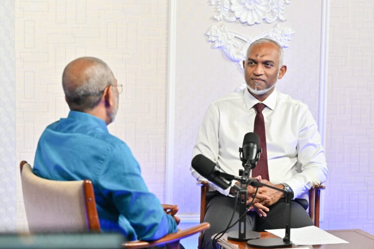 މެއި 3 ގައި ރައީސް ނޫސްވެރިންނާ ބައްދަލުކުރައްވަނީ