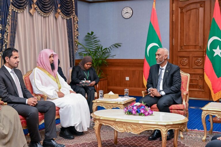 މަސްޖިދުއްނަބަވީގެ އިމާމް ރައީސް ޑރ. މުއިއްޒާ ބައްދަލުކުރައްވައިފި