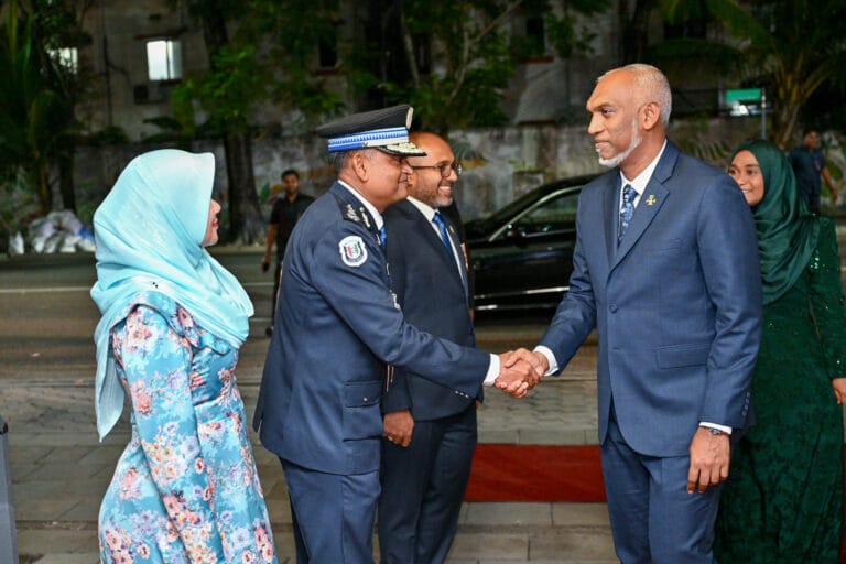 ޝުޖާއުގެ އިސްތިއުފާ، ރައީސް ގަބޫލުފުޅުކުރައްވައިފި