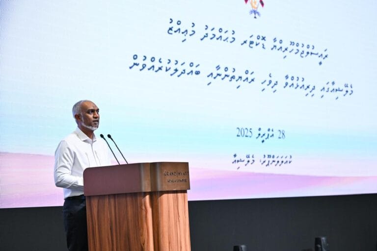 ބޭރު ގައުމުތަކުގައި ދިރިއުޅޭ ދިވެހި ދަރިވަރުން އިސްލާމީ އުސޫލުތަކުގައި ހިފަހައްޓަންޖެހޭ: ރައީސް
