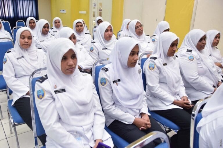 ކަސްޓަމްސް އޮފިސަރުން ހޯދަން އިއުލާންކޮށްފި