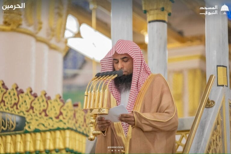 ތާރީޚީ ދުވަހެއް: 40 އަހަރަށްފަހު ޙަރަމްފުޅުގެ އިމާމެއް މިއަދު ރާއްޖެއަށް!