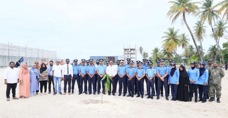 ފުލުހުންގެ 92 ވަނަ އަހަރީ ދުވަހާ ގުޅިގެން ގަސް އިންދުމުގެ ހަރަކާތެއް ފަށައިފި