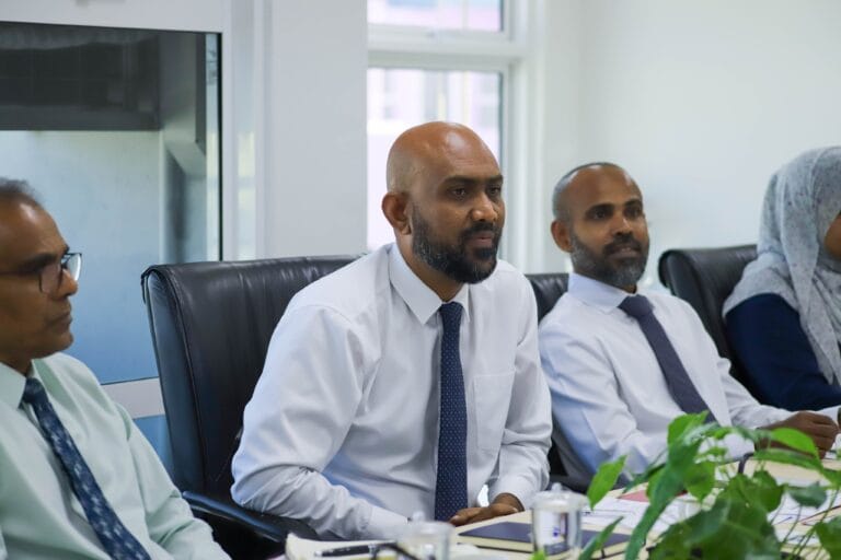 ޝާމިލް ދޮގު ހެދި ކަމަށްބުނެ، އަޒްމިރަލްދާ ފުލުހަށް މައްސަލަ ހުށަހަޅައިފި