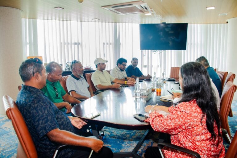 މަސްވެރިކަމުގެ ވަޒީރު އަޙްމަދު ޝިޔާމް ބޮޑު ކަންނެލި މަސްވެރިންގެ ޔޫނިއަނާ ބައްދަލުކުރައްވައިފި