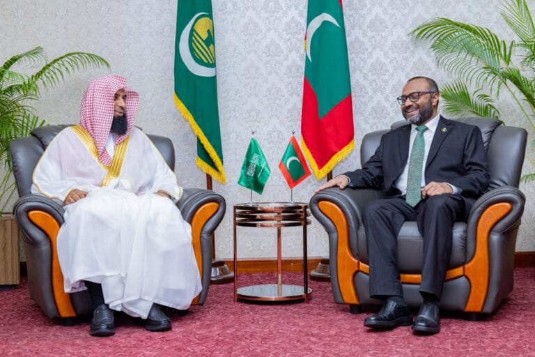 މަސްޖިދުއްނަބަވީގެ އިމާމު އިސްލާމީކަންތައްތަކާ ބެހޭ ވަޒީރު ޑރ. ޝަހީމްއާއި ބައްދަލު ކުރައްވައިފި