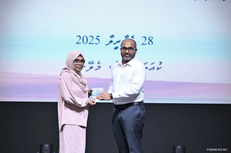 މެލޭޝިއާގައި ދިވެހި ޕާސްޕޯޓާއި އައިޑީކާޑުގެ ހިދުމަތް ފަށައިފި