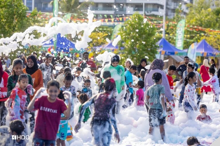 ހުޅުމާލޭގައި މީހުން އާބާދުވިތާ 21 އަހަރު ކުލަގަދަކޮށް ފާހަގަކުރަނީ