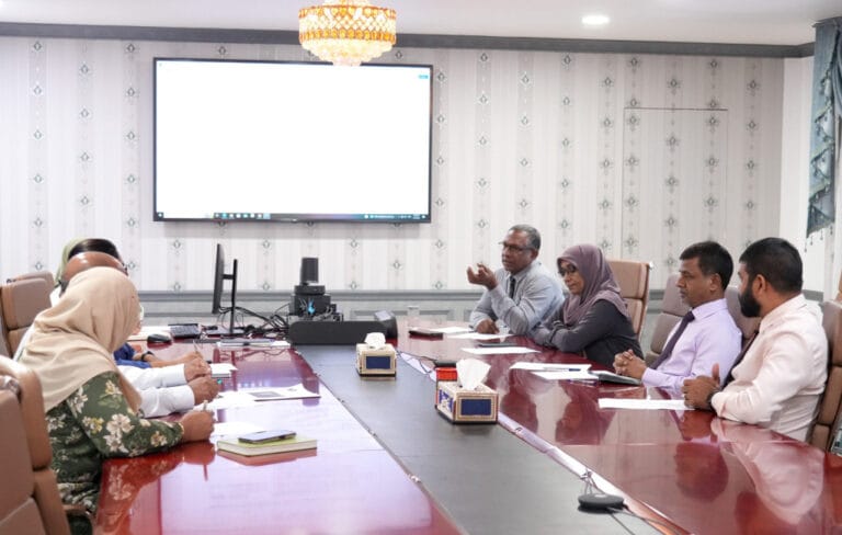 ދުންފަތް ބޭނުންކުރުން މަނާކުރުމާގުޅޭގޮތުން ޑަބްލިއުއެޗްއޯއާއި ޔުނިސެފާއެކު މަޝްވަރާކޮށްފި