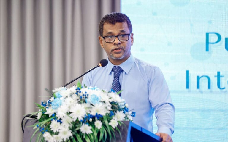 ޤައުމުގެ ކުރިއެރުމަށް ދިވެހި ޑޮކްޓަރުންގެ ޚިދުމަތް މުހިންމު: މިނިސްޓަރ ނާޡިމް