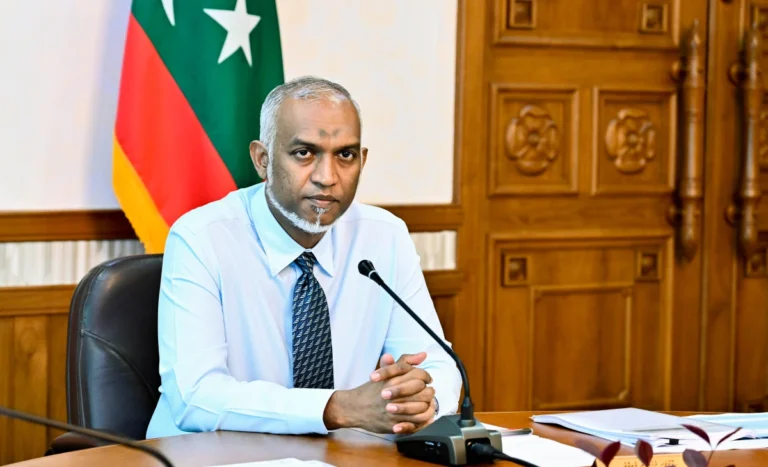 އިންޑިއާގެ އަވަށަކަށް ދިން ނިރުބަވެރި ޙަމަލާގައި މަރުވި މީހުންގެ ޢާއިލާތަކަށް ރައީސްގެ ތަޢުޒިޔާ