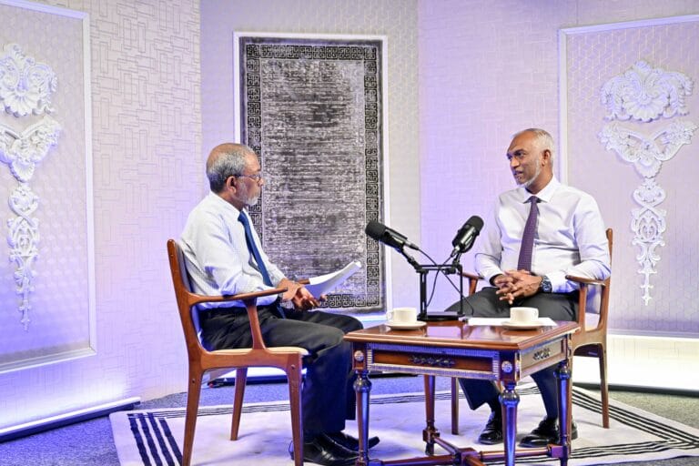 އިންތިޚާބީ މަގާމްތަކުގައި ތިބި މީހުން ވަކިކުރުމުގެ ބާރު ރައްޔިތުންނަށް ލިބެންޖެހޭ: ރައީސް